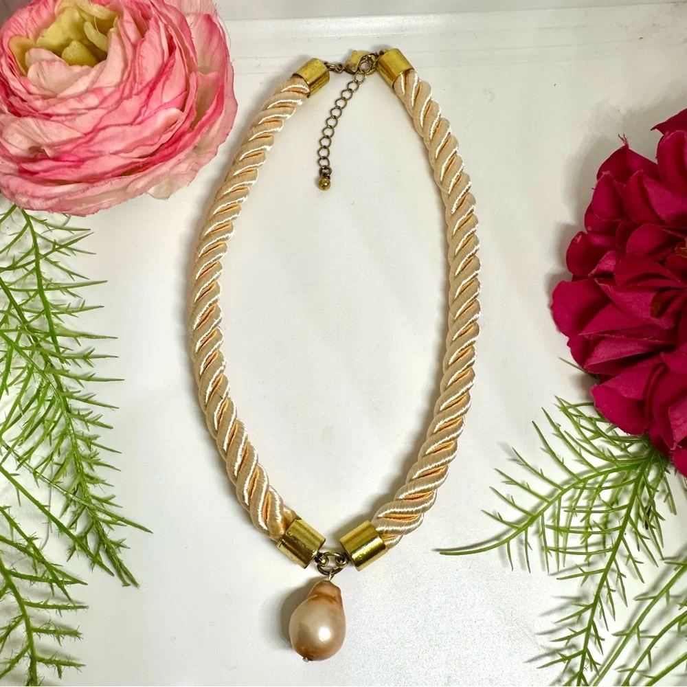 VINTAGE⚜️Satin Rope Choker Necklace With Real Baroque Pearl